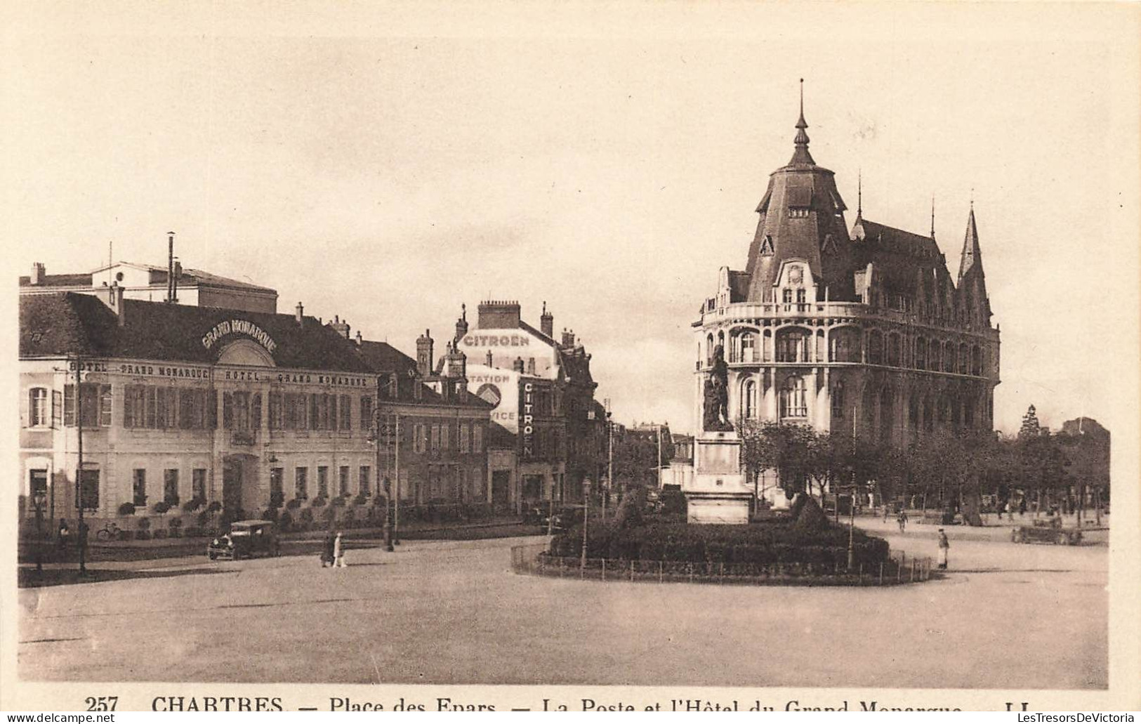 FRANCE - Chartres - Vue De La Place Des Eparts - La Poste Et L'hôtel Du Grand Monarque - Carte Postale Ancienne - Chartres