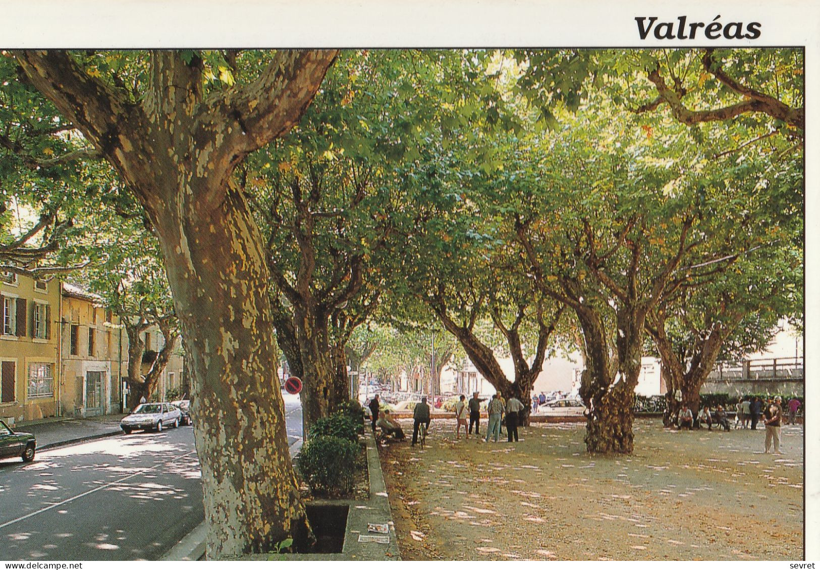 VALREAS . - Le Terrain De Boules Et Le Cours TIVOLI. Carte RARE - Valreas