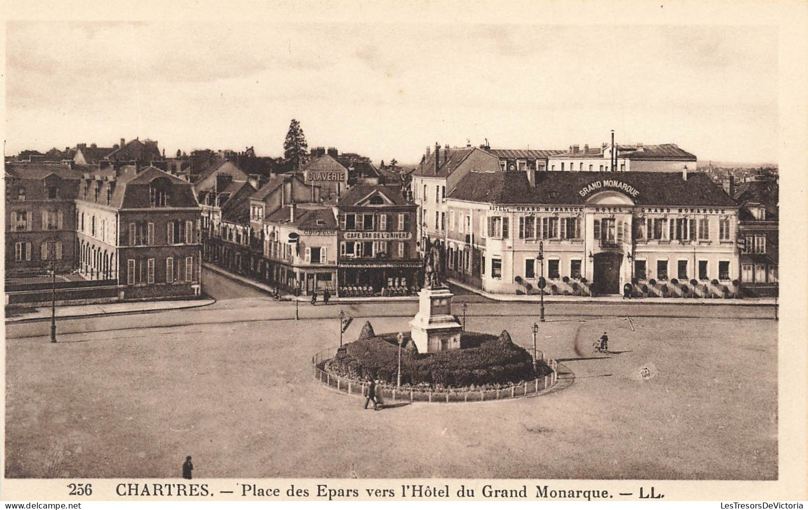 FRANCE - Chartres - Vue Générale De La Place Des Eparts Vers L'Hôtel Du Grand Monarque - L L - Carte Postale Ancienne - Chartres