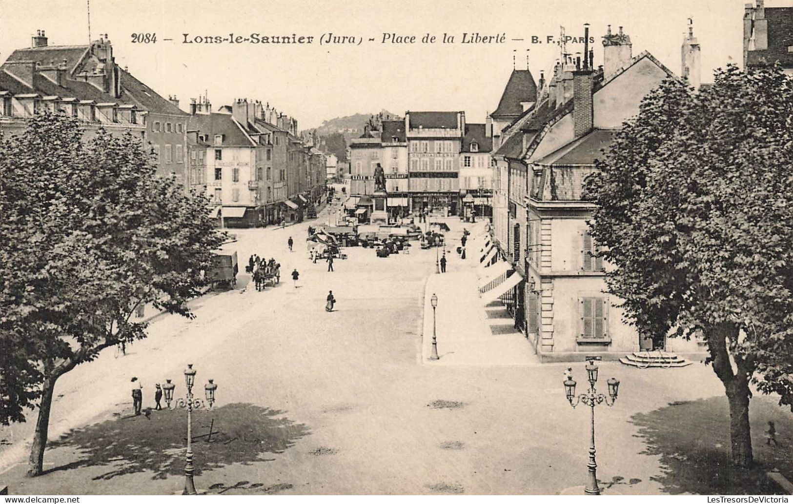 FRANCE - Lons Le Saunier (Jura) - Vue Générale De La Place De La Liberté - B F Paris - Animé - Carte Postale Ancienne - Lons Le Saunier