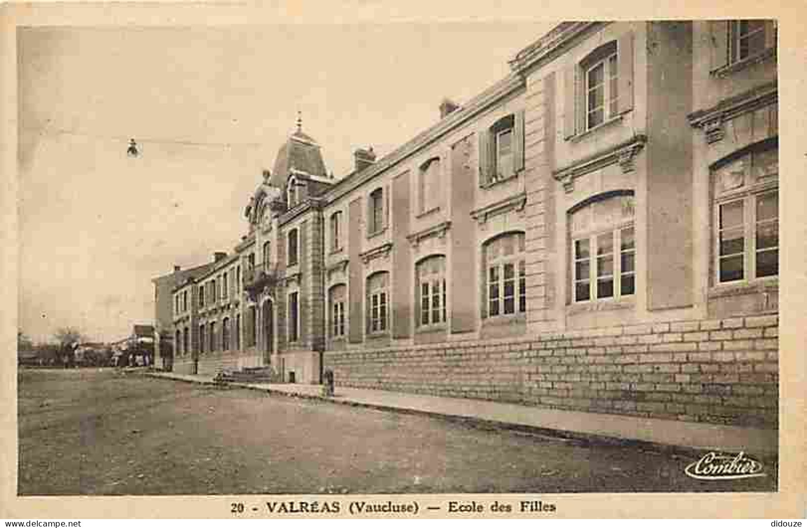 84 - Valréas - Ecole Des Filles - CPA - Voir Scans Recto-Verso - Valreas