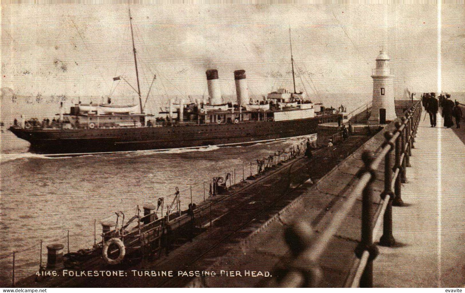 CPA   FOLKESTONE    Turbine Passing Pier Head  (paquebot) - Folkestone