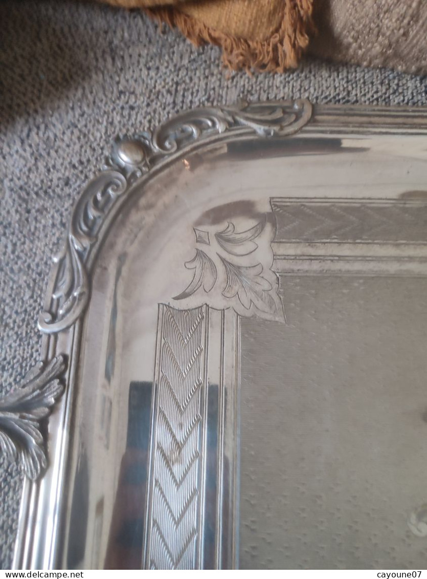 Ruolz grand plateau métal argenté Louis XV décor feuillagé godron cartouches