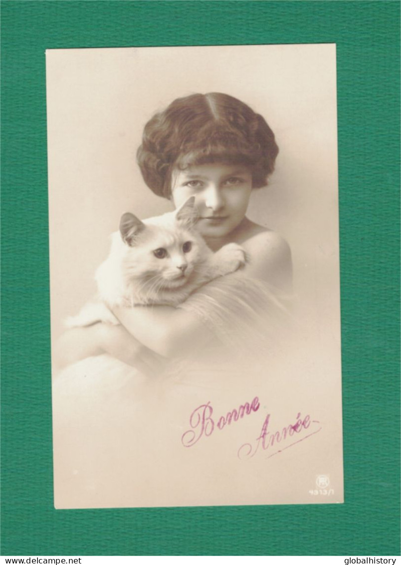 XB1237  JEUNE FILLE, ENFANT, GIRL , FAMOUS CHILDMODEL KATHERINE ASHTON WITH PUSSYCAT RPPC - Abbildungen