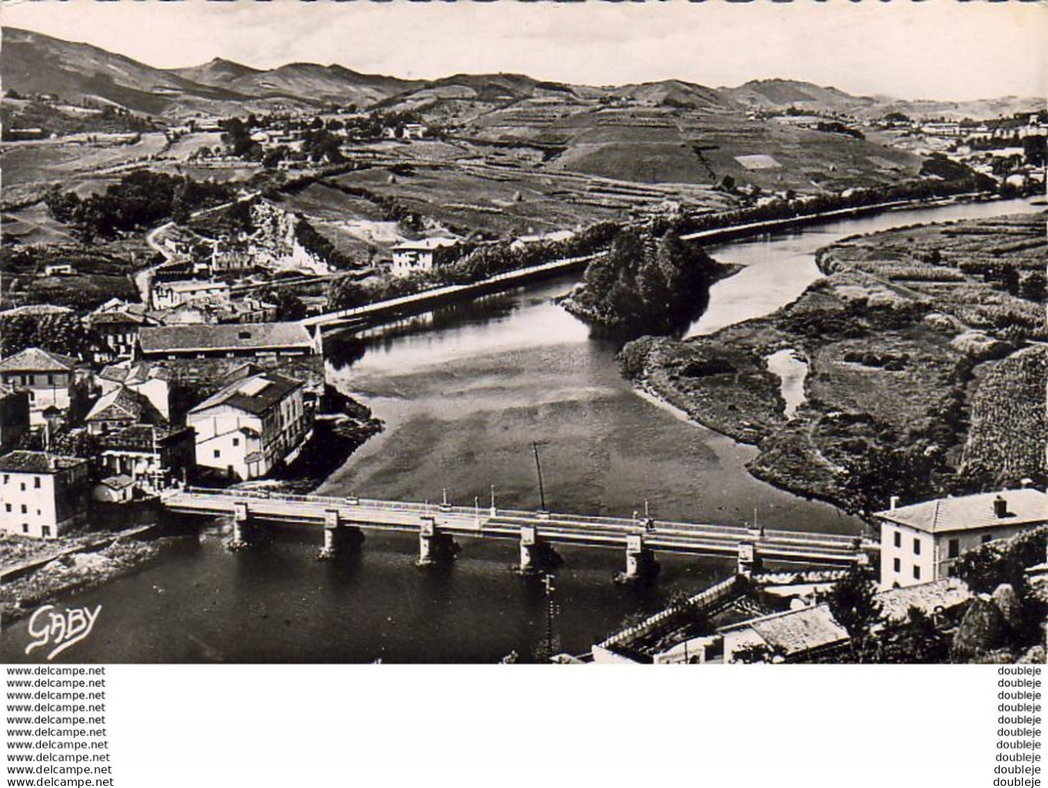 D64  BEHOBIE  Le Pont International Et L' Ile Des Faisans  ..... - Béhobie