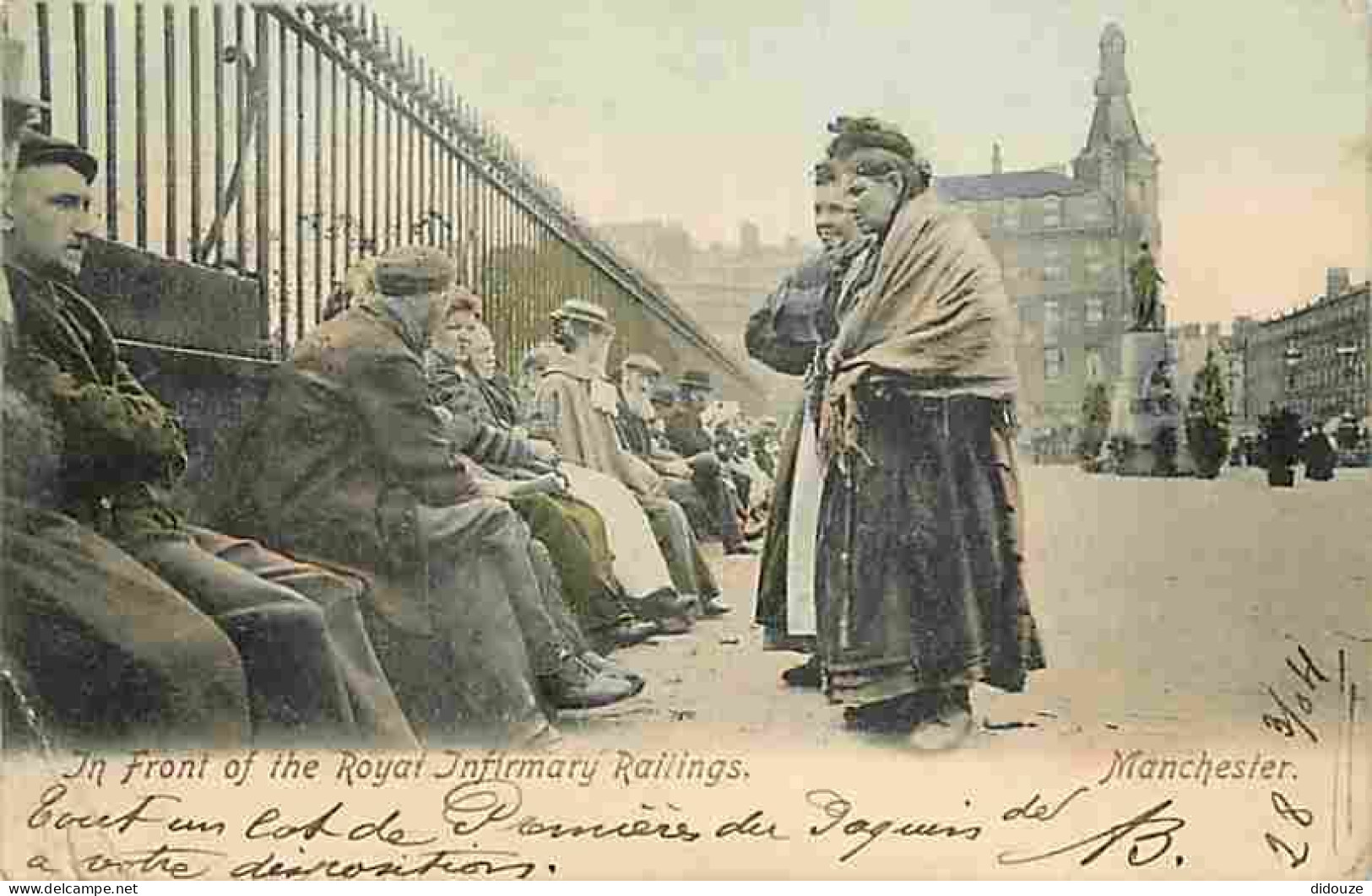 Royaume Uni - Manchester - In Front Of The Royal Infirmary Railings - Animée - Colorisée - Oblitération Ronde De 1904 -  - Manchester