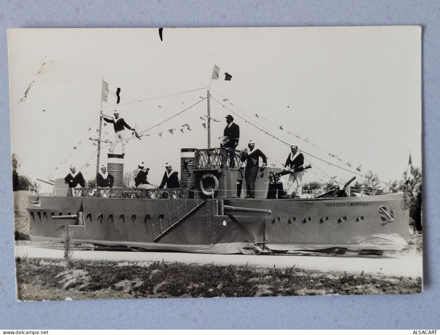 Carte Photo    Militaires   Sur Un Bateau Merger Lacombe , Photo Montage ? - Personnages