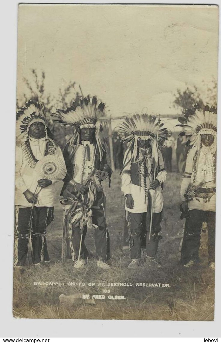 Photo-carte U. S. A. « War – Capped Chiefs Op Pt. Berthold Reservation »Photo By Fred Olsen Roseglen. N. Dak.(1911) - Altri & Non Classificati