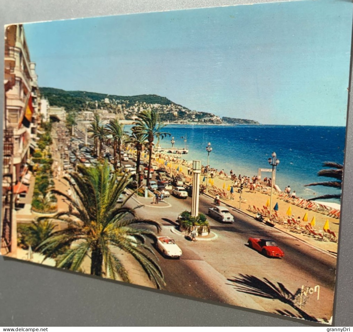 06 Nice 1969 Promenade Des Anglais Plage Palmiers Autos Drapeau -ed Yvon Ekb 5772 - Places, Squares