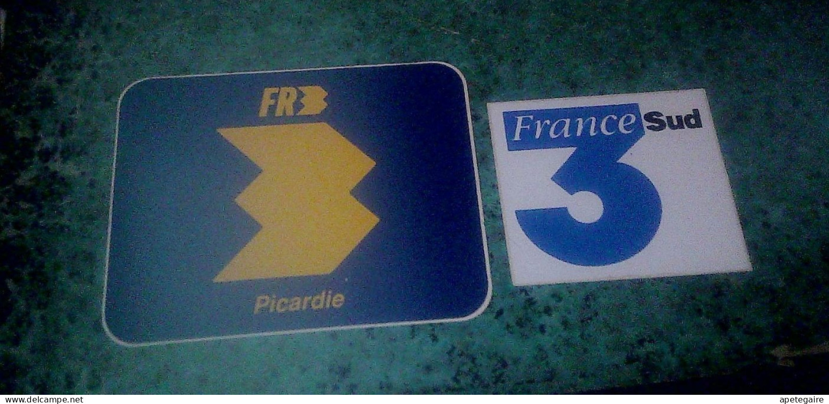 Lot De 2 Autocollants Vintage  TV F R 3 /  Picardie Et France 3 / Sud - Pegatinas