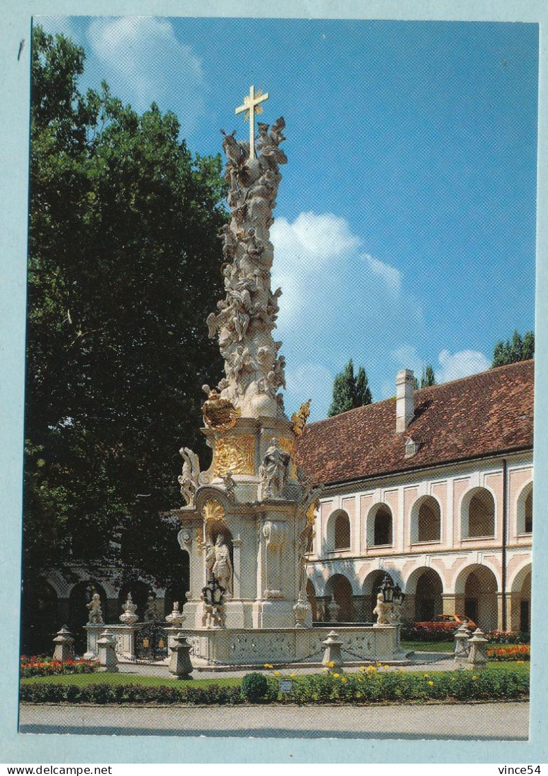 Zisterzienser - Abtei Heiligenkreuz - Innenhof Mit Dreifaltigkeitssäule - Heiligenkreuz
