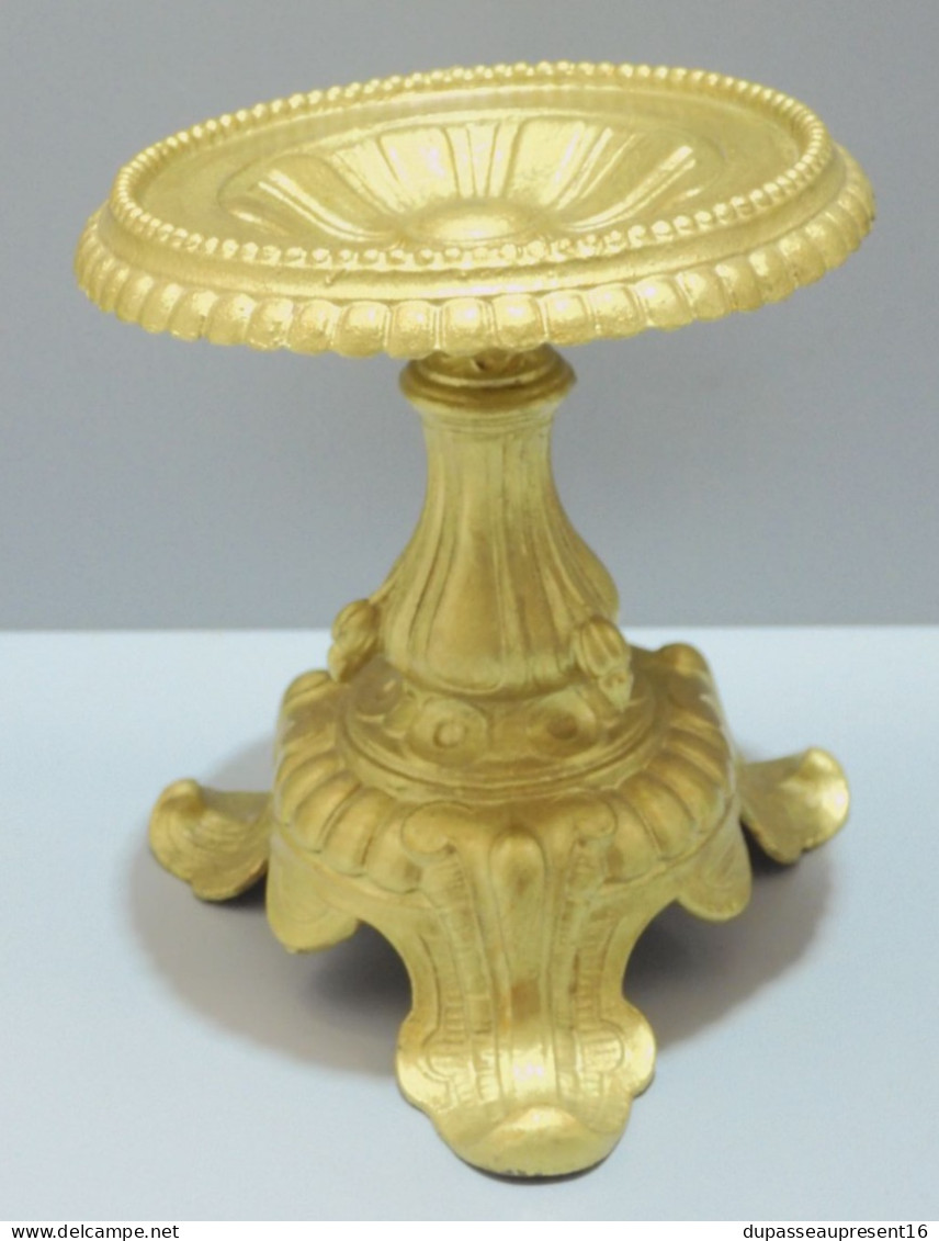 -JOLI ANCIEN SUPPORT pour LAMPE à PETROLE en REGULE doré collection déco    E