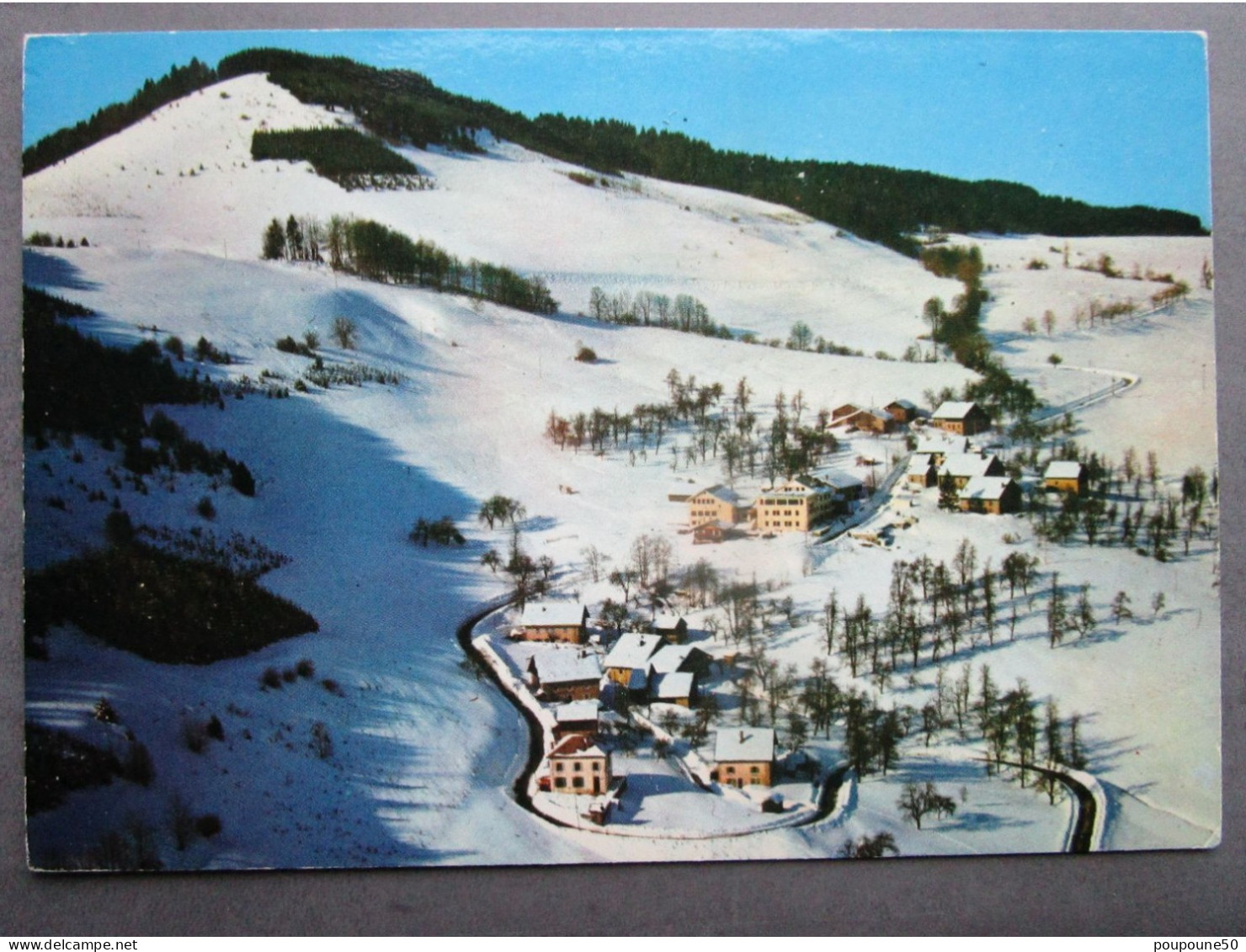 CP 74 Haute Savoie HABERE POCHE 950 M. Près Habère Lullin Et Boëge Vue Aérienne Du Village En Hiver  Route  Dégagée 1970 - Boëge