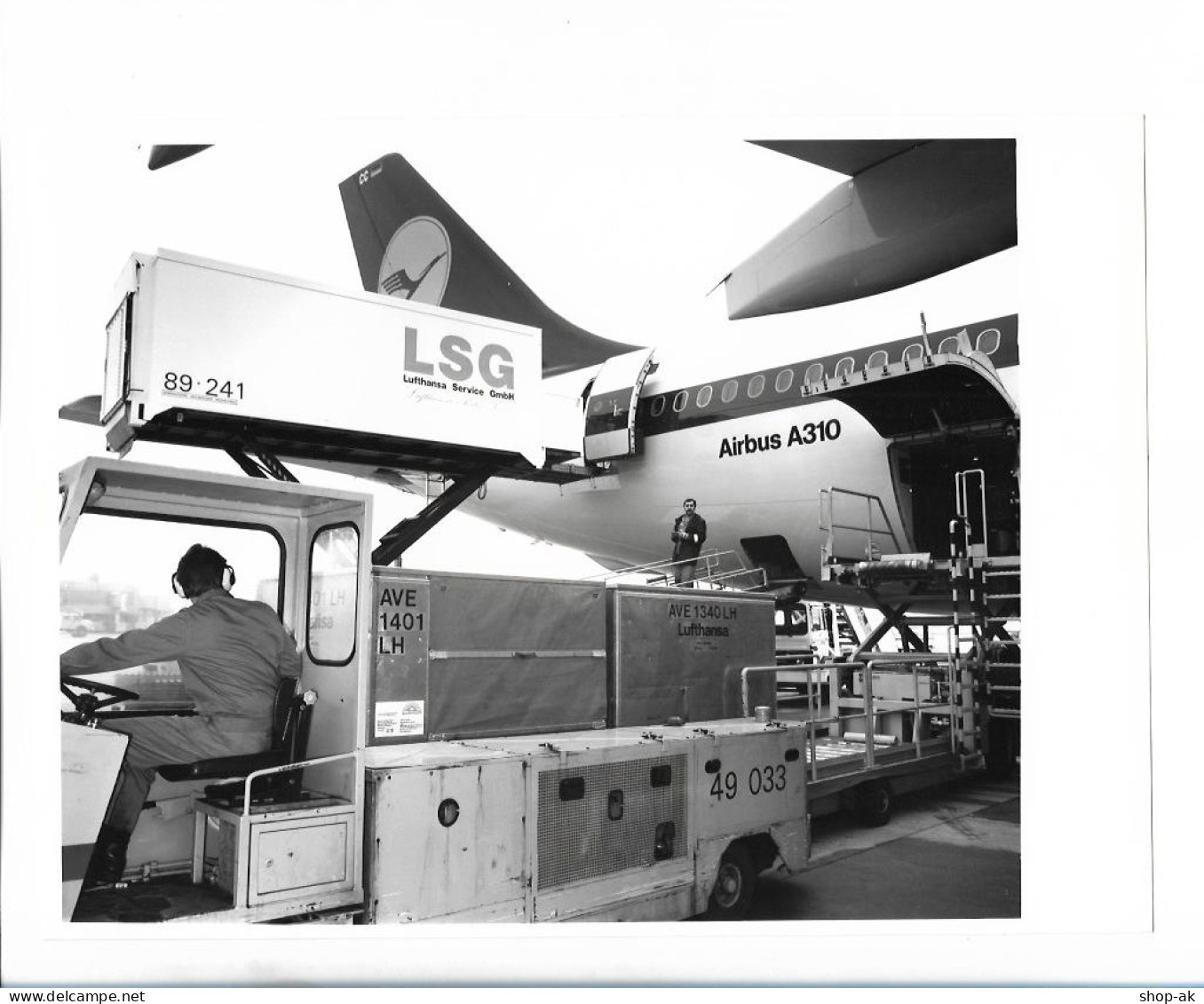 C5443/ Lufthansa Flugzeug Airbus A310 Verladung Von Luftfracht Foto 24x18cm 1983 - Autres & Non Classés
