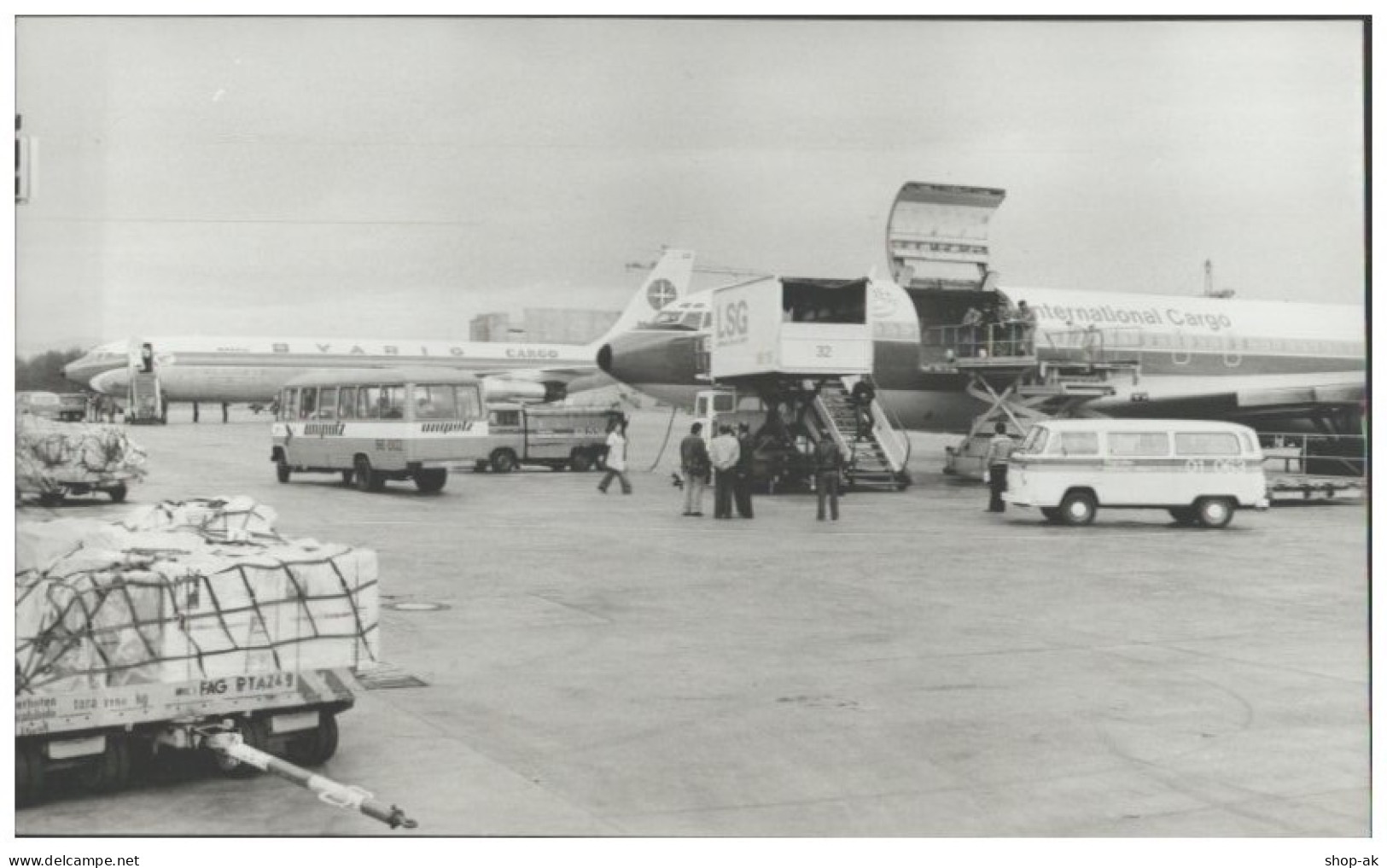 C5623/ Flughafen Frankfurt M. Flugzeug Cargo Foto 20,5 X 12 Cm 70er Jahre - Other & Unclassified