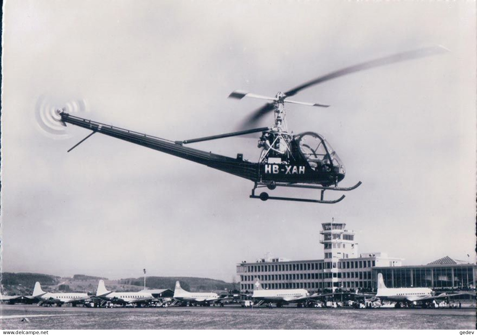 Aviation, Flughafen Zürich, Hiller-Helicopter UH 12-B Et Avions Swissair (6633) 10x15 - Elicotteri