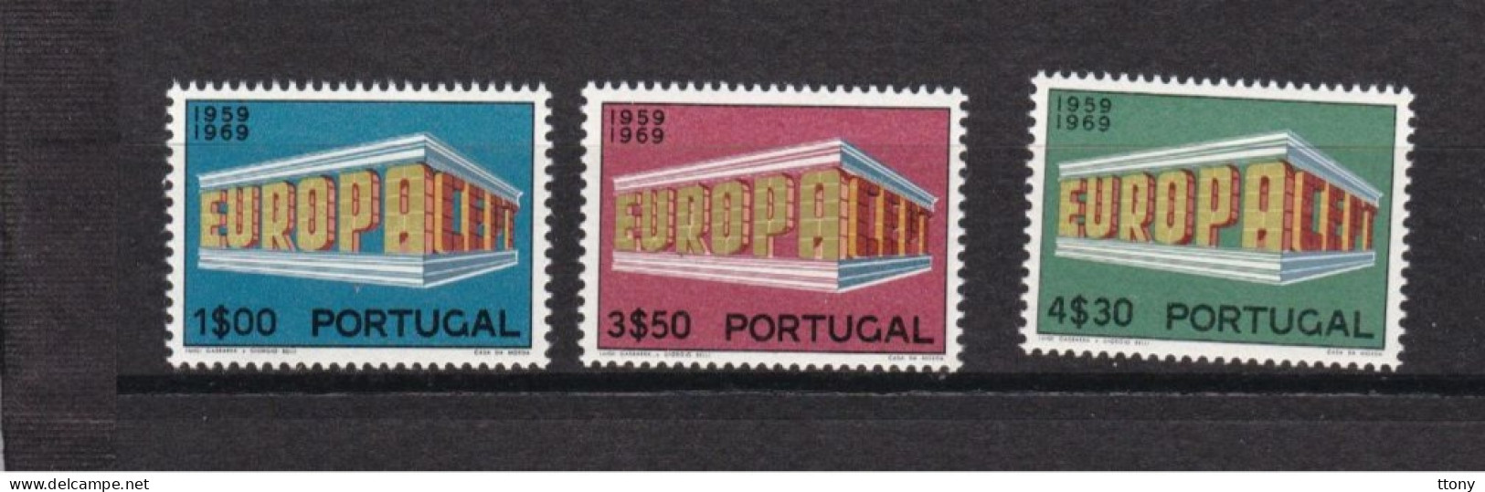 un lot de  + 100 timbres neufs   années complètes  blocs et carnets   NEUFS ** PORTUGAL    Europa  CEPT  cote ***