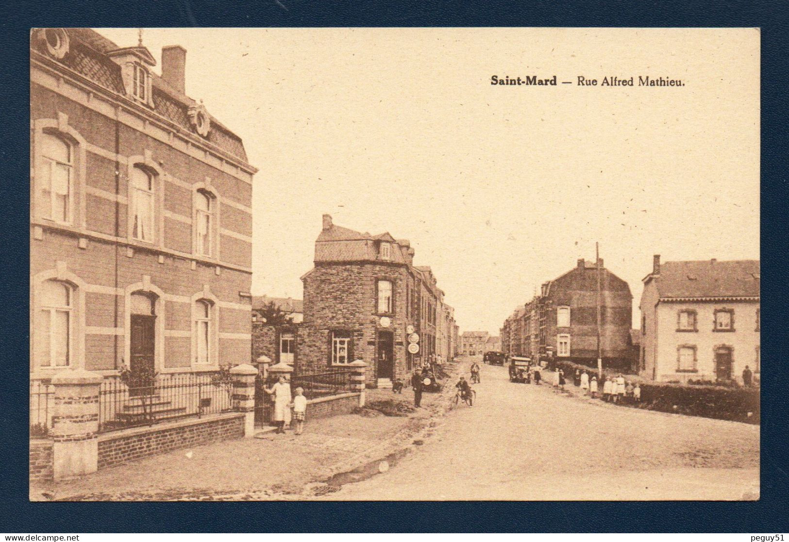 Saint-Mard ( Virton). Rue Alfred Mathieu. Café, Passants, Voitures - Virton