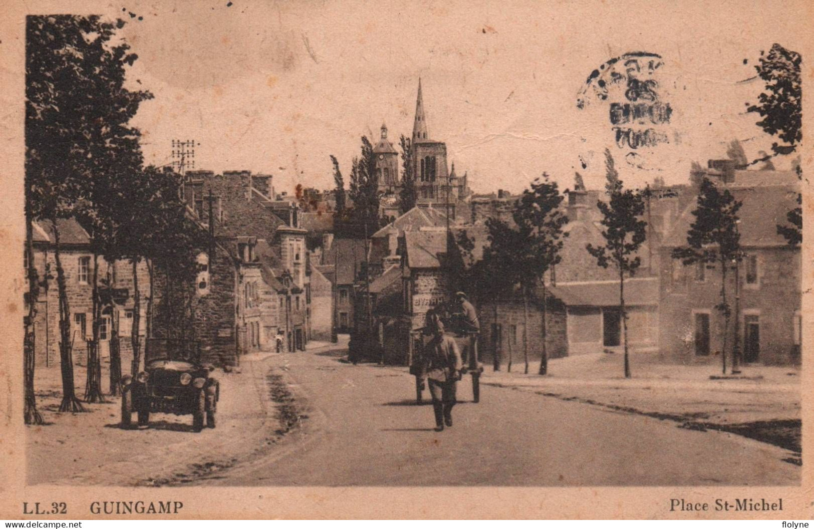 Guingamp - Place Saint Michel - Attelage - Automobile Voiture Ancienne Auto - Guingamp