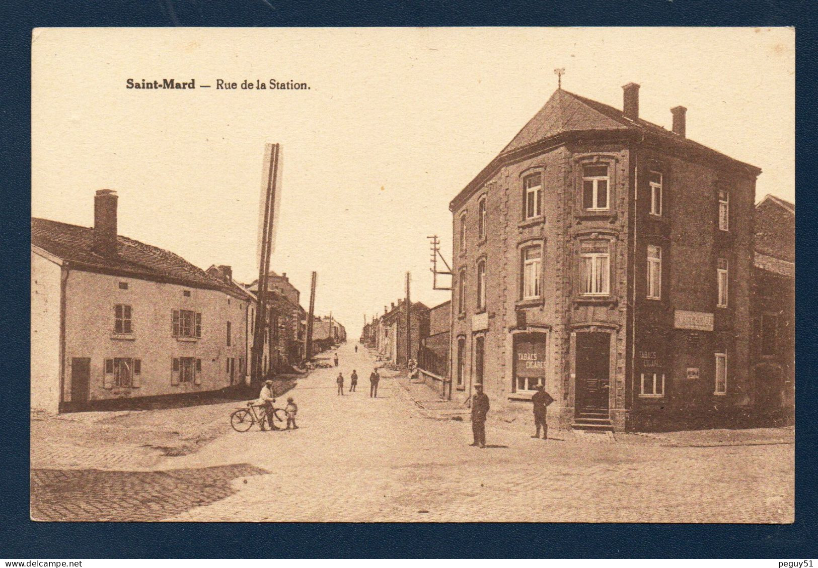 Saint-Mard ( Virton). Rue De La Station. Bureau De Tabacs. Passants. - Virton