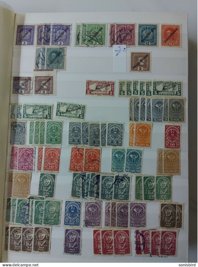 Austria, A Large Accumulation Of Postage Stamps - Collections (en Albums)