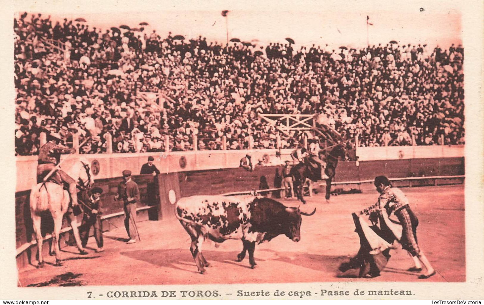 CORRIDA - Corrida De Toros - Suerte De Capa - Passe De Manteau - Animé - Carte Postale Ancienne - Corridas