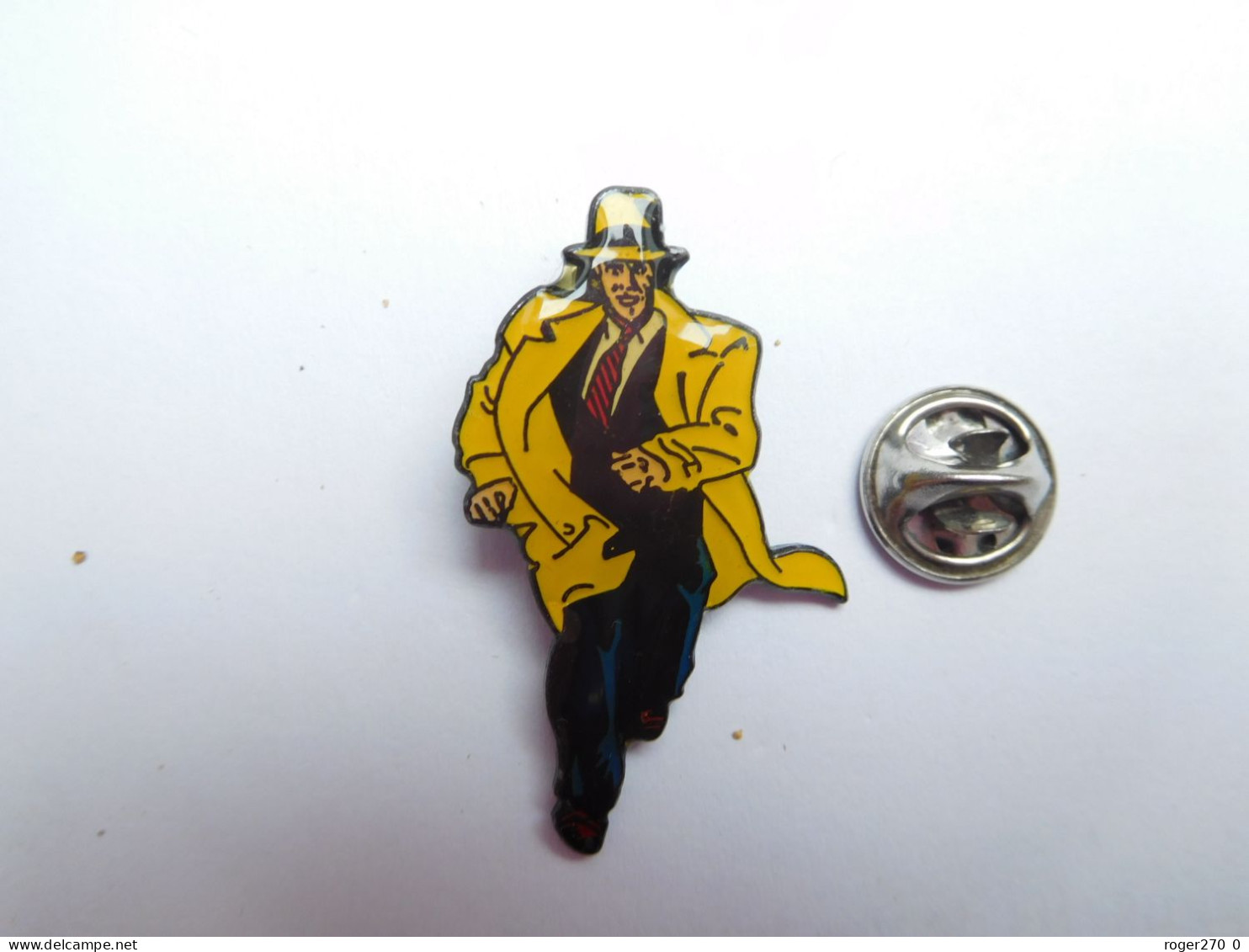 Superbe Pin's , Disney , Détective Dick Tracy , Cinéma - Cine