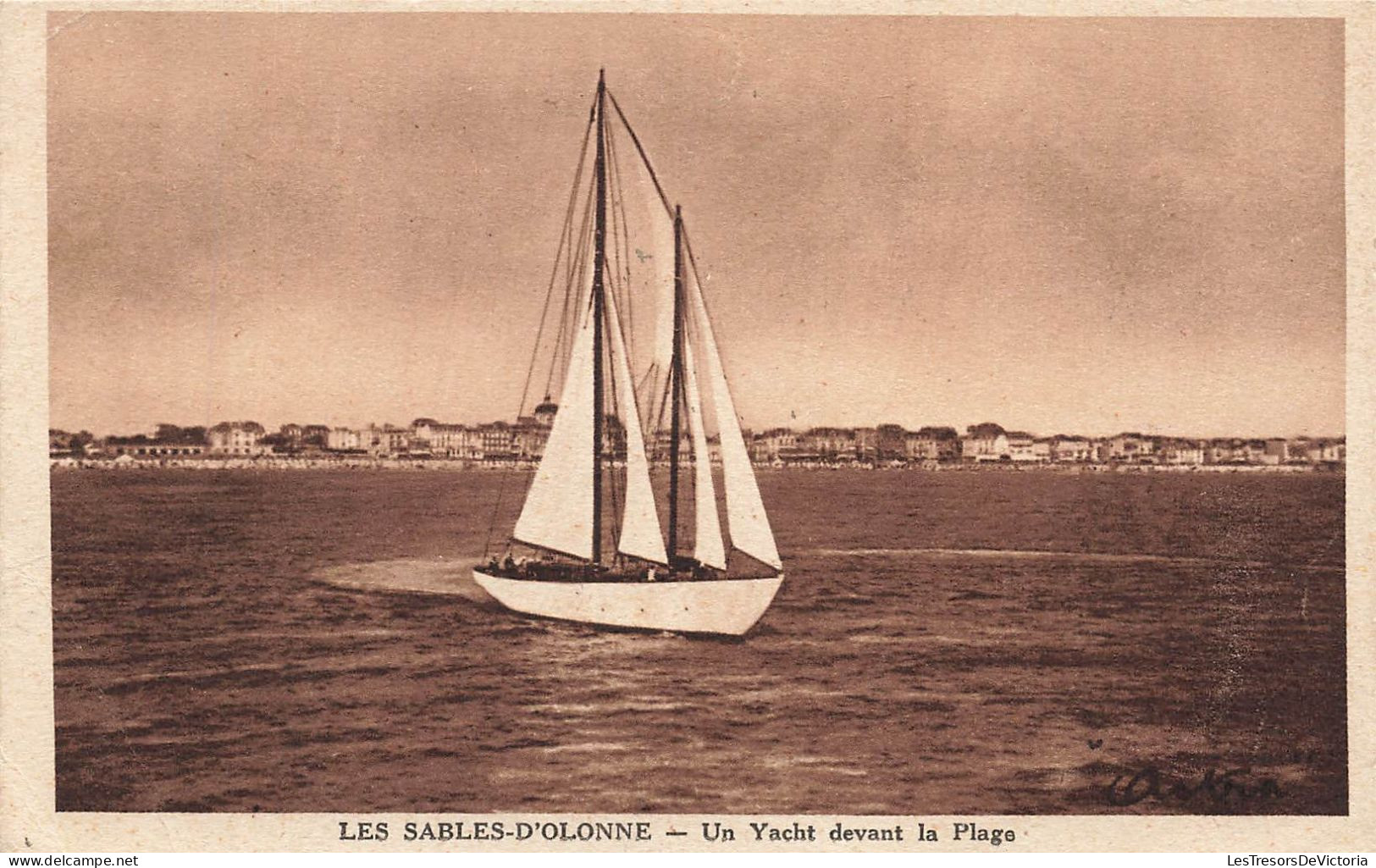 FRANCE - Les Sables D'Olonne - Un Yacht Devant La Plage - Carte Postale Ancienne - Sables D'Olonne