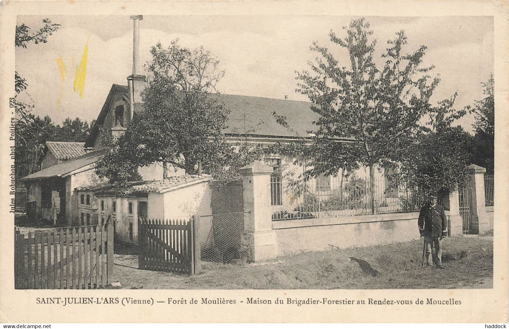 SAINT JULIEN L'ARS : MAISON DU BRIGADIER FORESTIER AU RENDEZ VOUS DE MOUCELLES - Saint Julien L'Ars