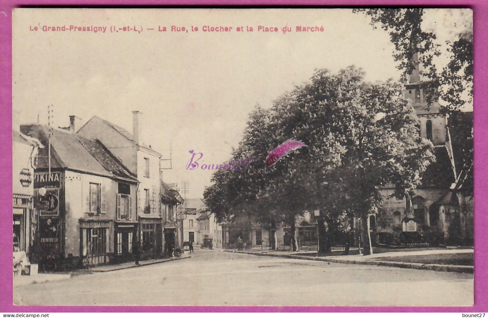 CPA - LE GRAND PRESSIGNY 37 - La Rue Le Clocher Et La PLace Du Marché  - Le Grand-Pressigny