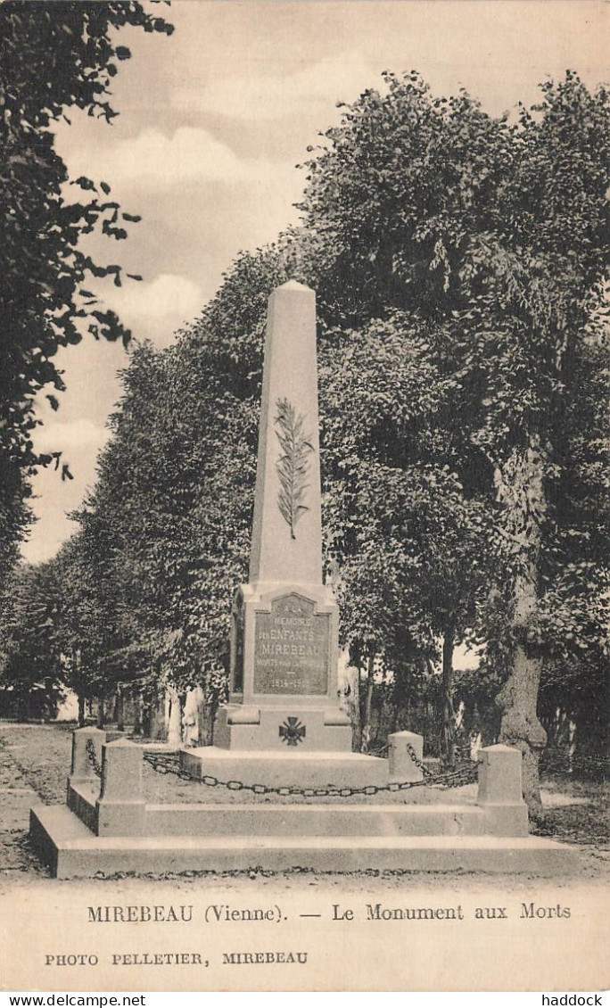 MIREBEAU : LE MONUMENT AUX MORTS - Mirebeau