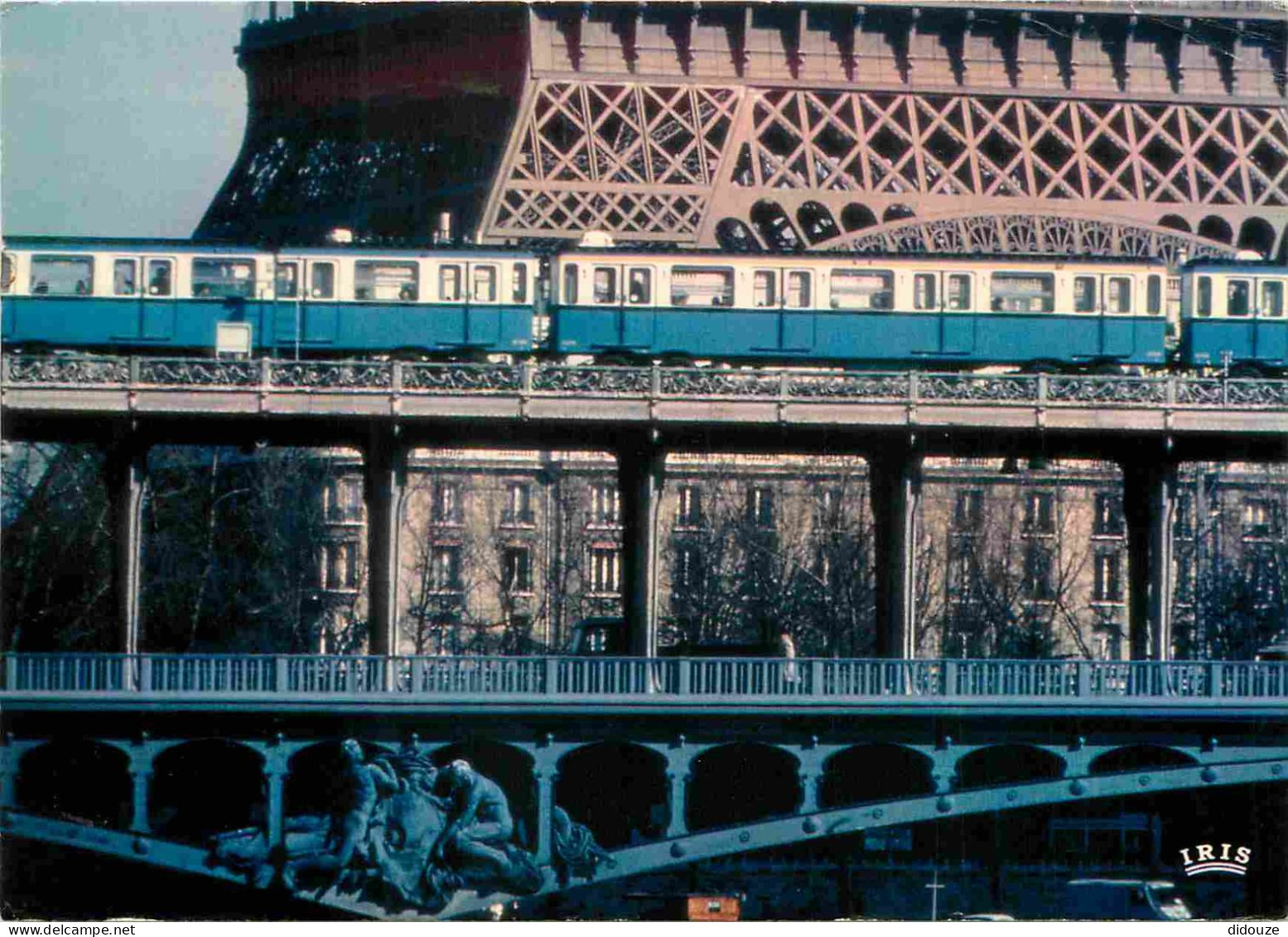 Trains - Métro - Paris - Le Métro Au Pont Bir-Hakeim Devant La Tour Eiffel - CPM - Voir Scans Recto-Verso - Métro