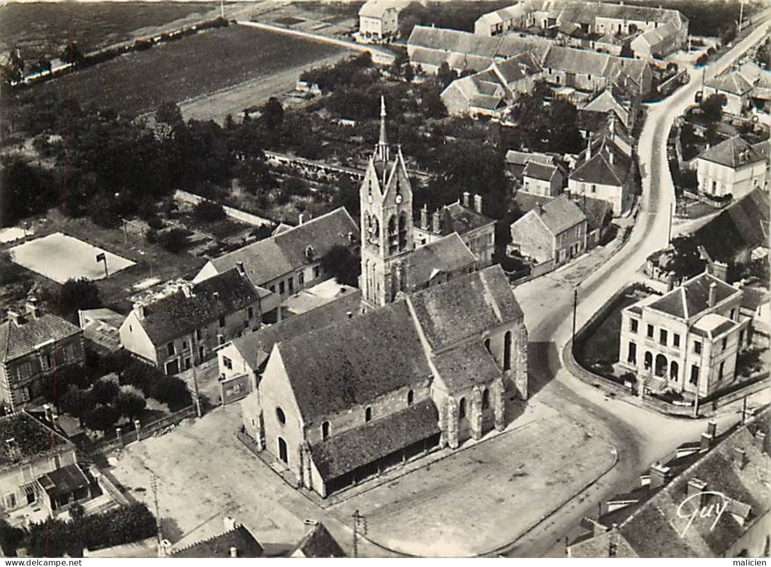 Gd Format -ref-AD457- Seine Et Marne - Chatelet En Brie - Eglise Paroissiale - Vue Aerienne -pilote Henrard - - Le Chatelet En Brie