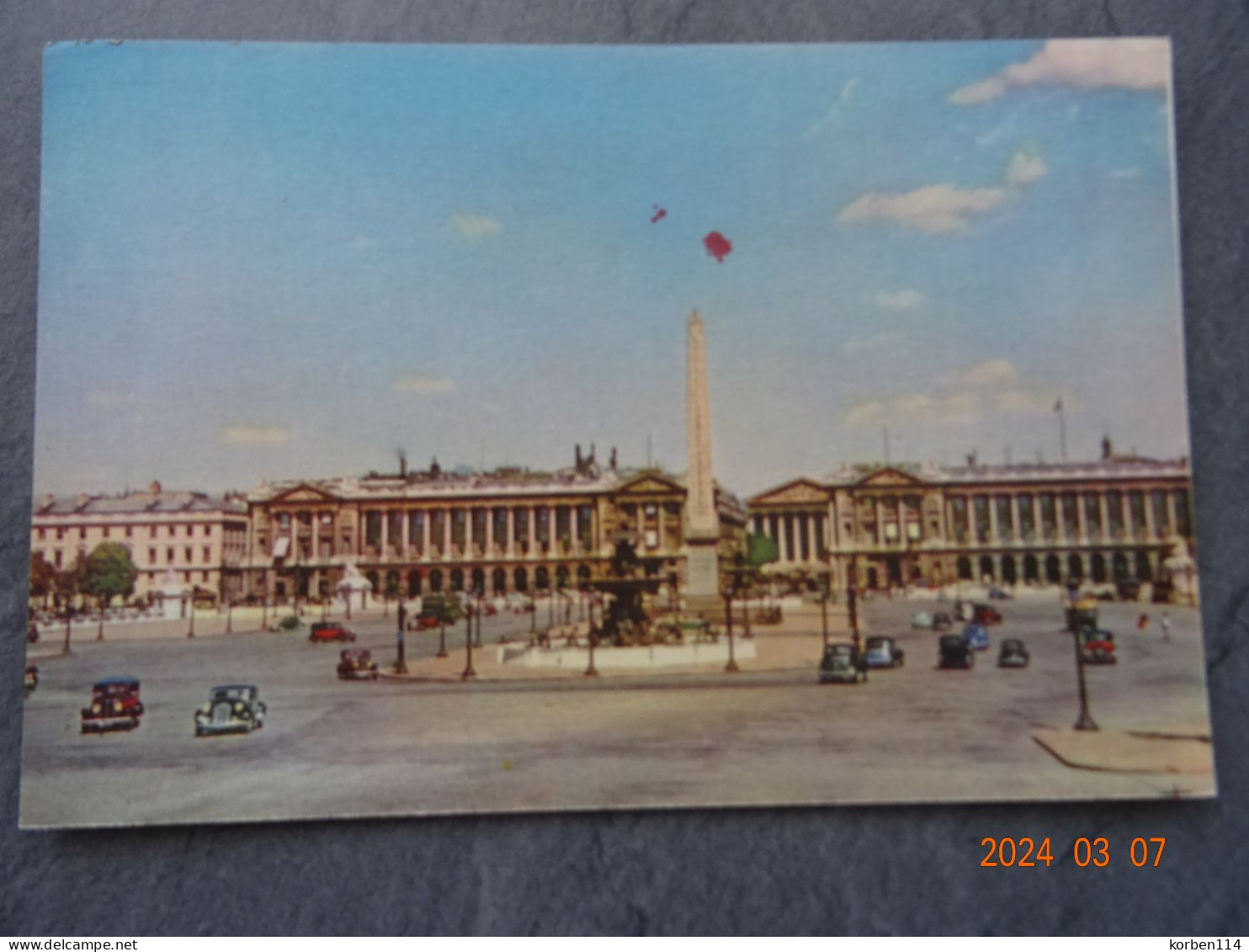 LA PLACE DE LA CONCORDE  ET L'OBELISQUE DE LOUQSOR - Statues