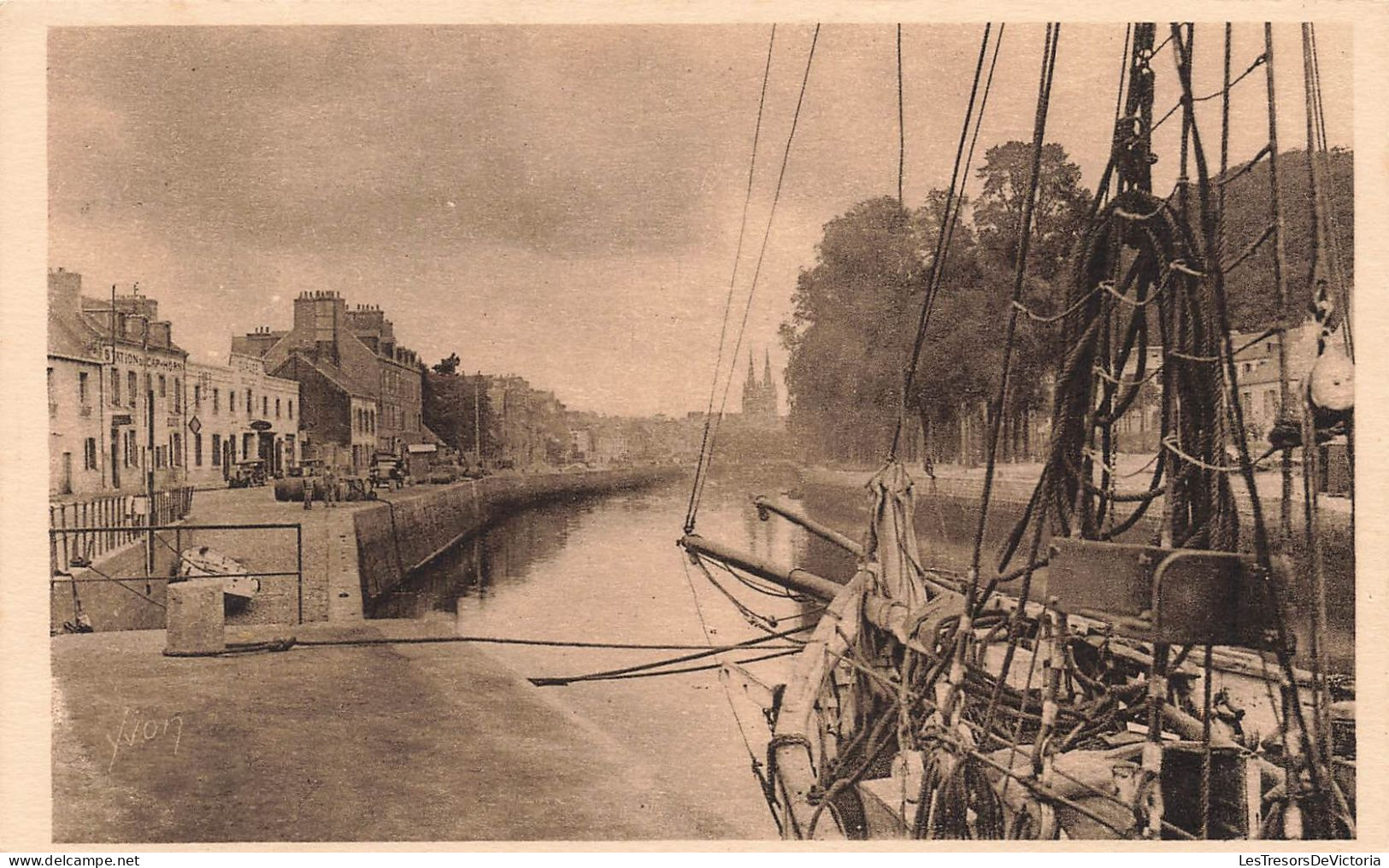 FRANCE - Quimper (Finistère) - Bretagne - Vue Générale Sur Le Port - Vue Sur Un Bateau - Carte Postale Ancienne - Quimper