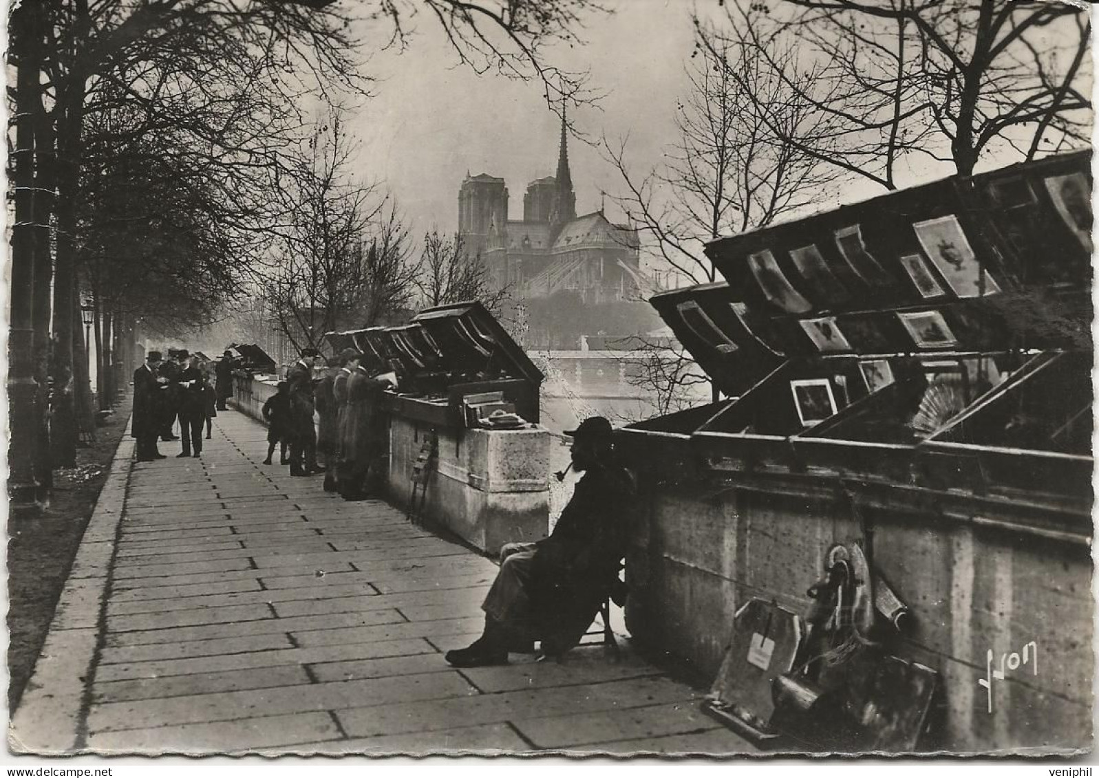 CARTE PHOTO PARIS - LES BOUQUINISTES DU QUAI DE LA TOURNELLE  ANNEE 1955 - El Sena Y Sus Bordes