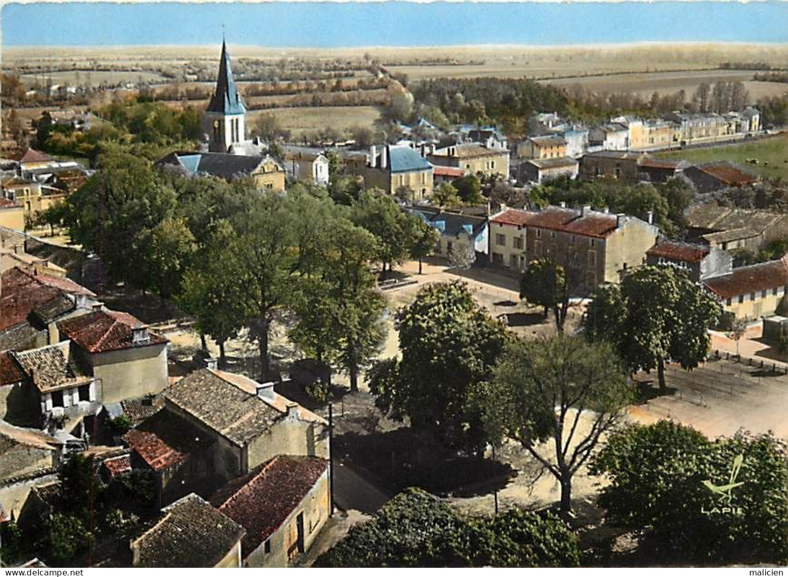 Gd Format -ref-AD448- Deux Sèvres - Brioux Sur Boutonne - Eglise St Laurent - Place Du Champ De Foire - Edit Lapie N°10 - Brioux Sur Boutonne