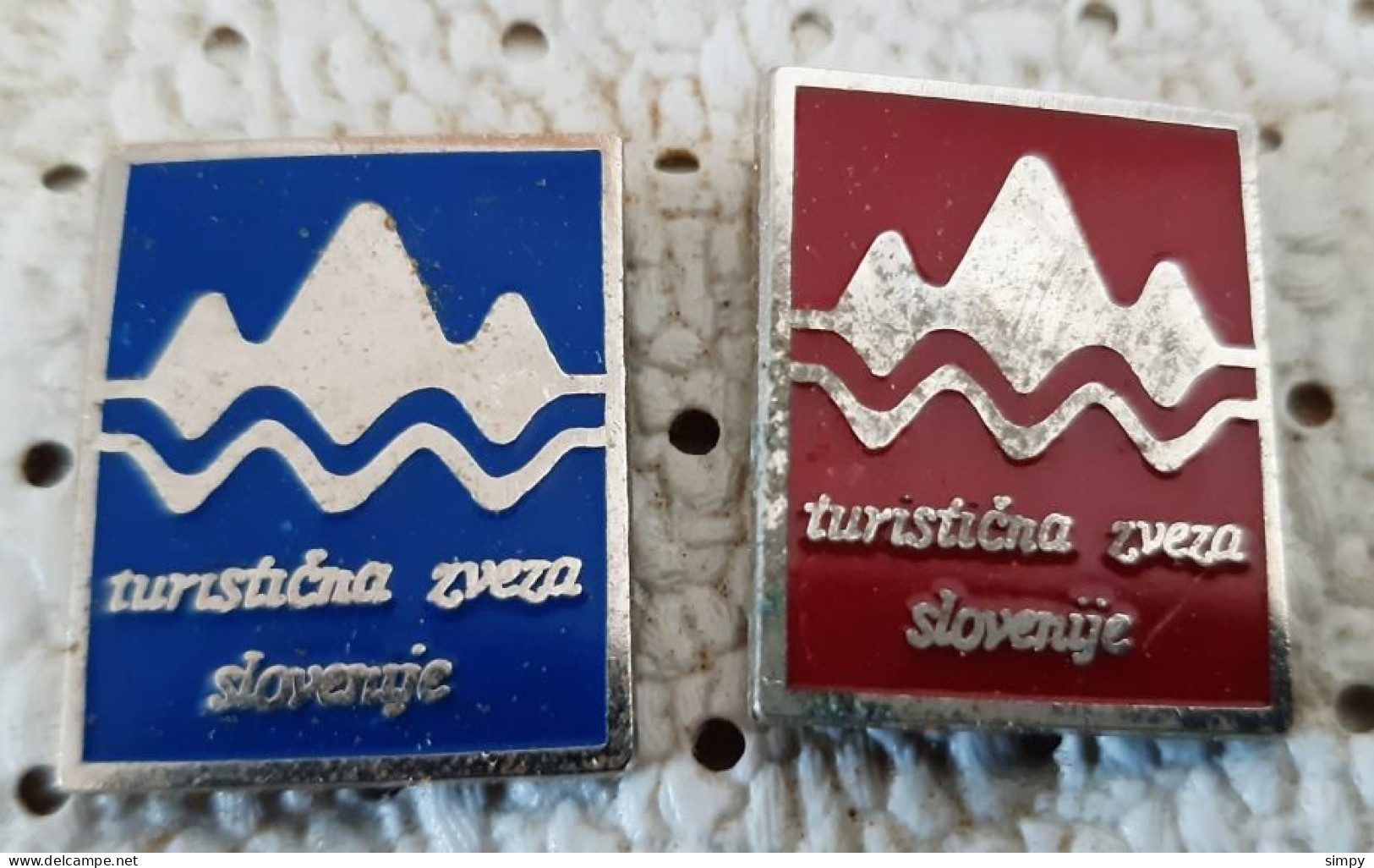 FSJ Holiday Union Of Yugoslavia IYHF International Youth Hostel Federation Of  Yugoslavia Pins - Associations