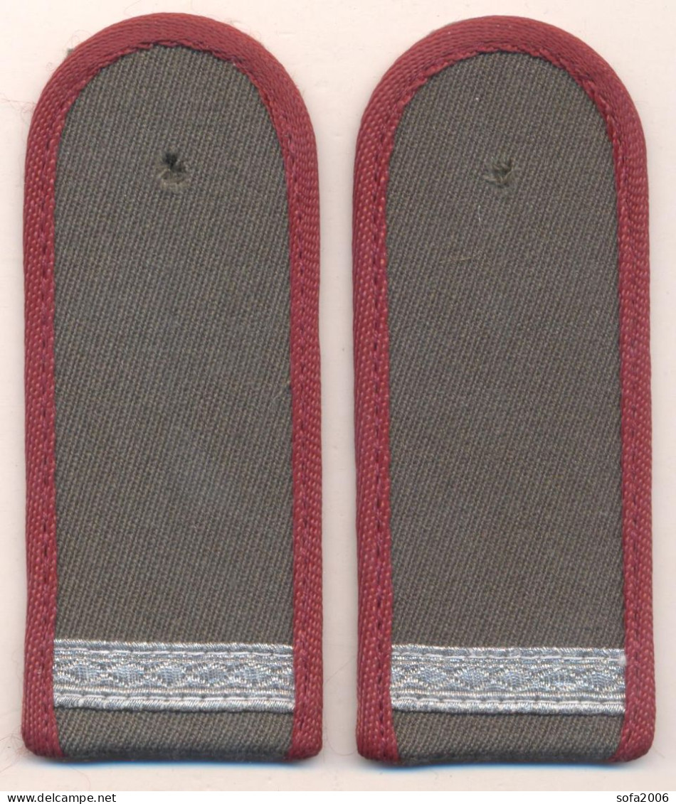 Shoulder Straps. Epaulettes. Schulterklappen Schultergurte. D.D.R.Gefreiter."S.T.A.S.I'' (Staatssicherheit) - Patches