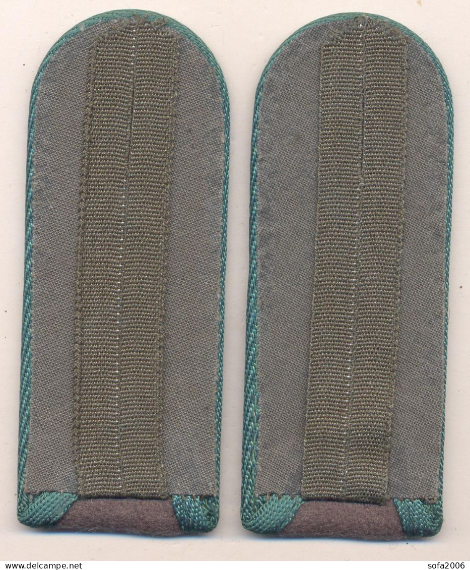 Shoulder Straps. Epaulettes. Schulterklappen Schultergurte. Germany. Grenztruppen. Soldat. - Patches