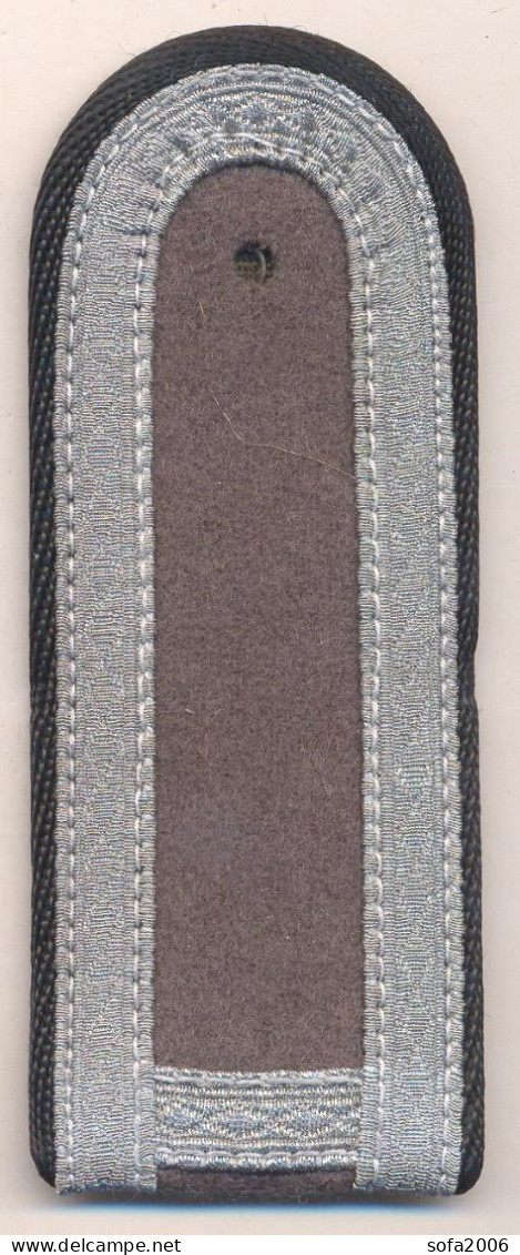 Shoulder Straps. Epaulettes. Schulterklappen Schultergurte. Germany.Ärztlicher Dienst .Unterfeldwebel. - Patches