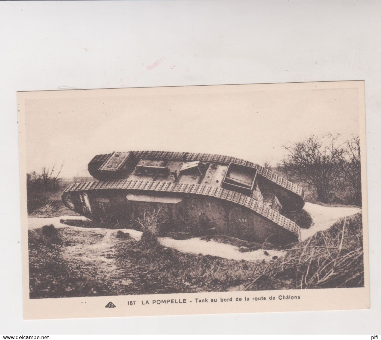 Tank Au Bord De La Route De Chalons - Vehicles