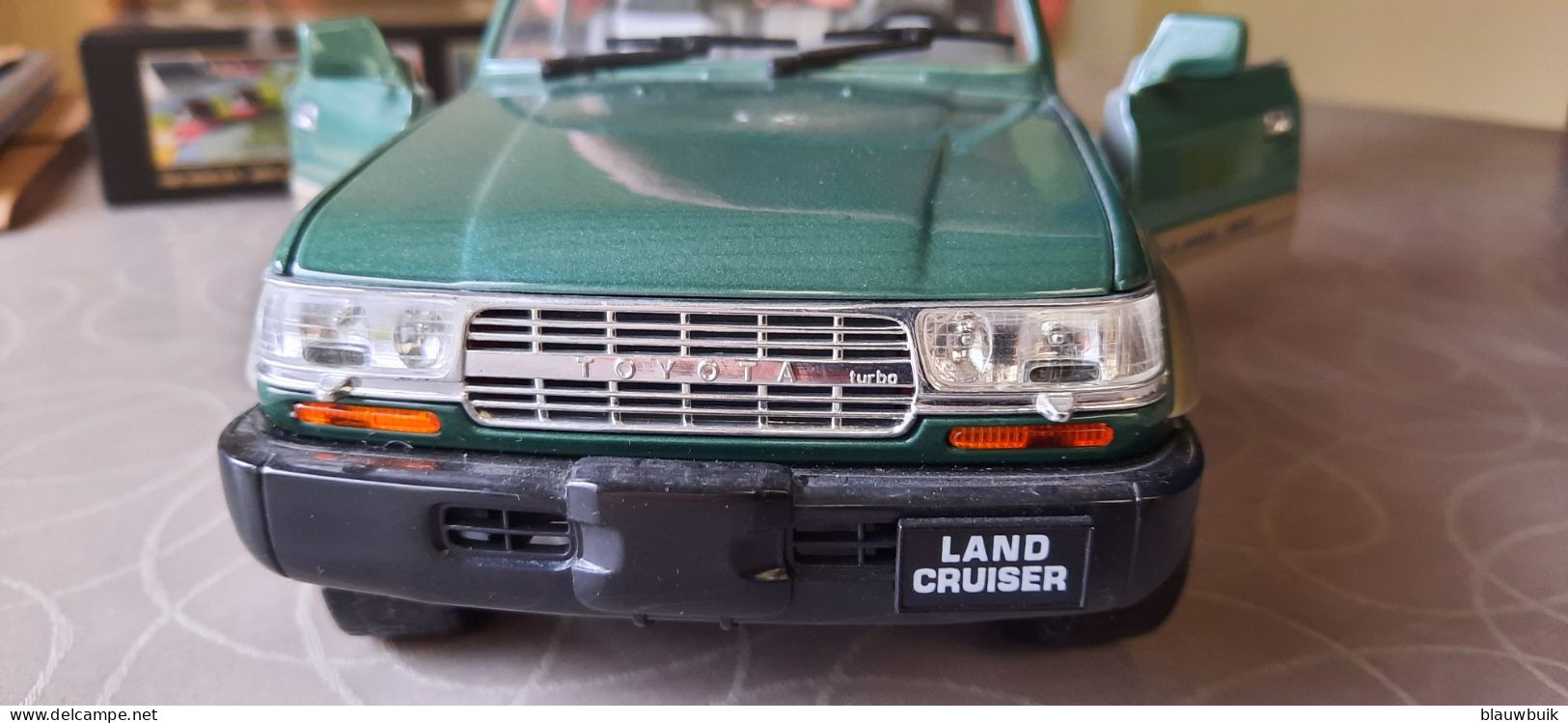 Road Tough 1992 Toyota Land Cruiser Green  1:18 - Yat Ming