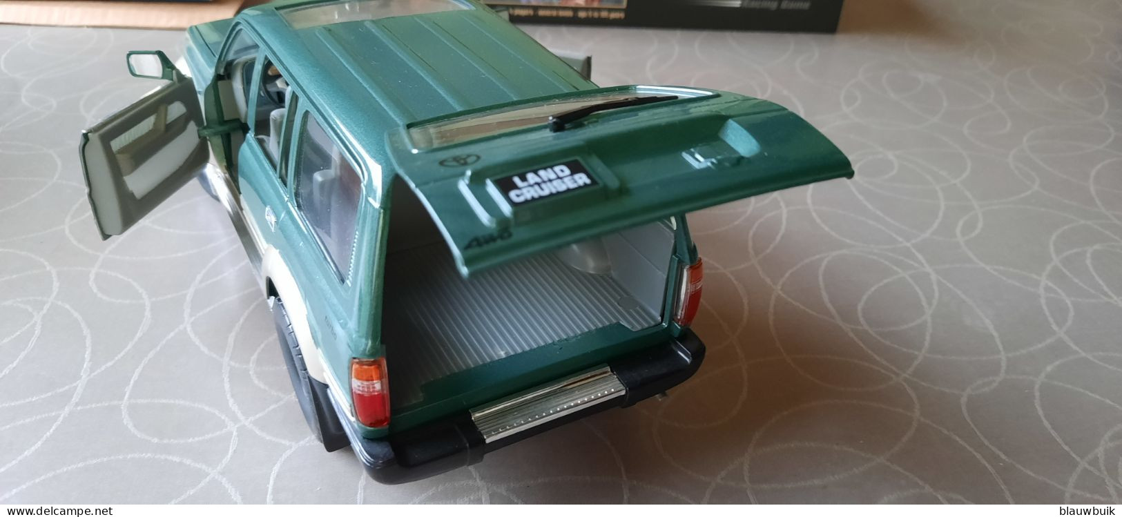 Road Tough 1992 Toyota Land Cruiser Green  1:18 - Yat Ming