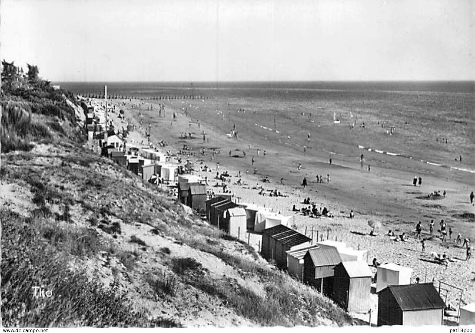 Bon Lot de 70 CPSM dentelées noir/blanc (11 couleur) PLAGES de FRANCE (30 PF + 40 GF) dont VUES AÉRIENNES (0.15 €/carte)