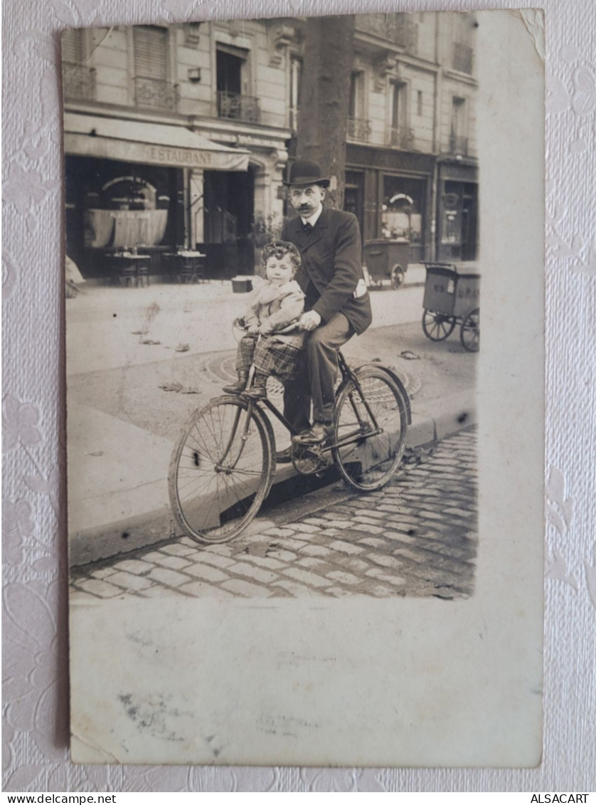 Paris, Carte Photo  Restaurant Avenue De La Bourdonnais ,  Famille En Bicyclette - Cafés, Hoteles, Restaurantes