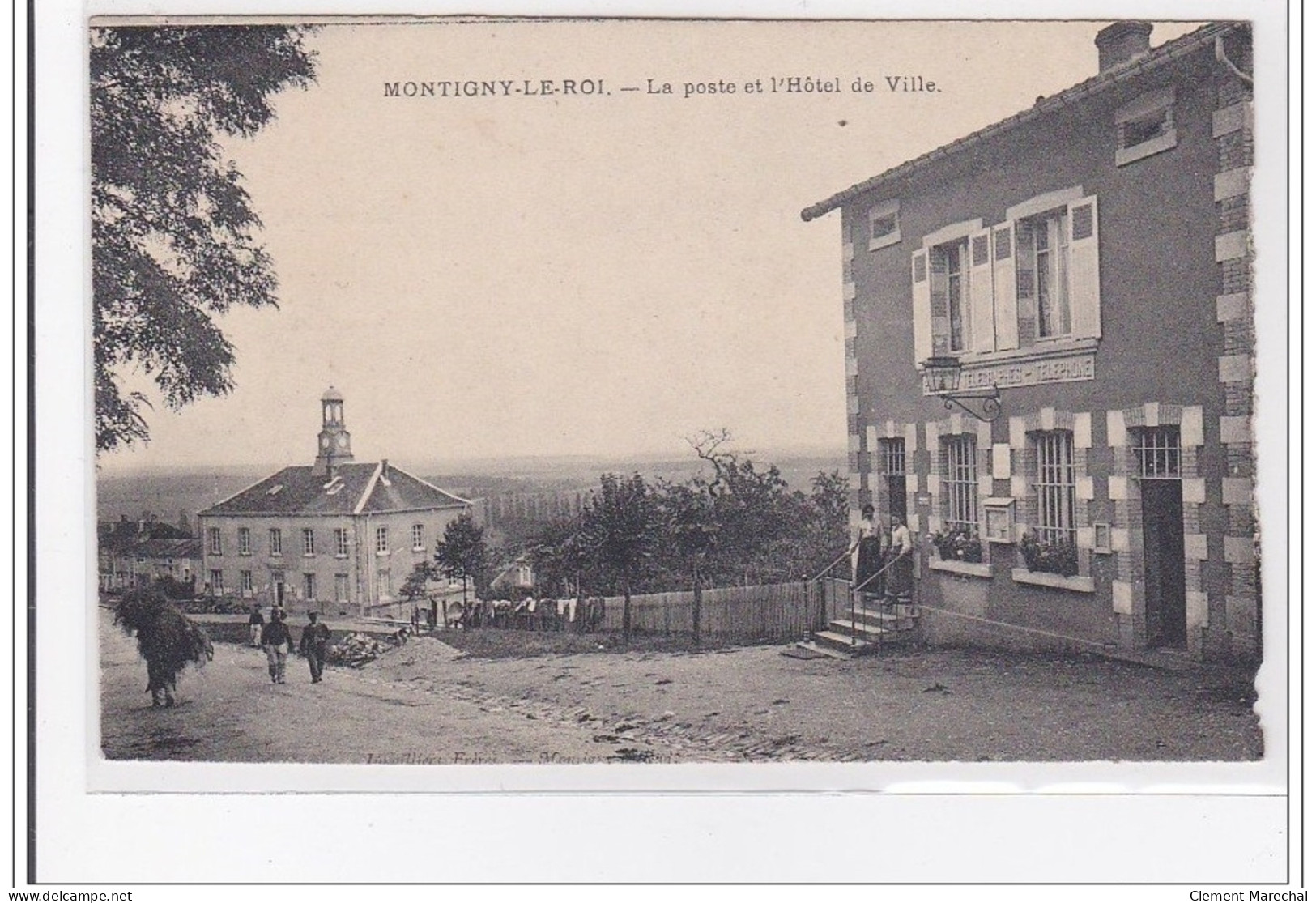 MONTIGNY-le-ROI : La Poste Et L'hotel De Ville - Tres Bon Etat - Montigny Le Roi