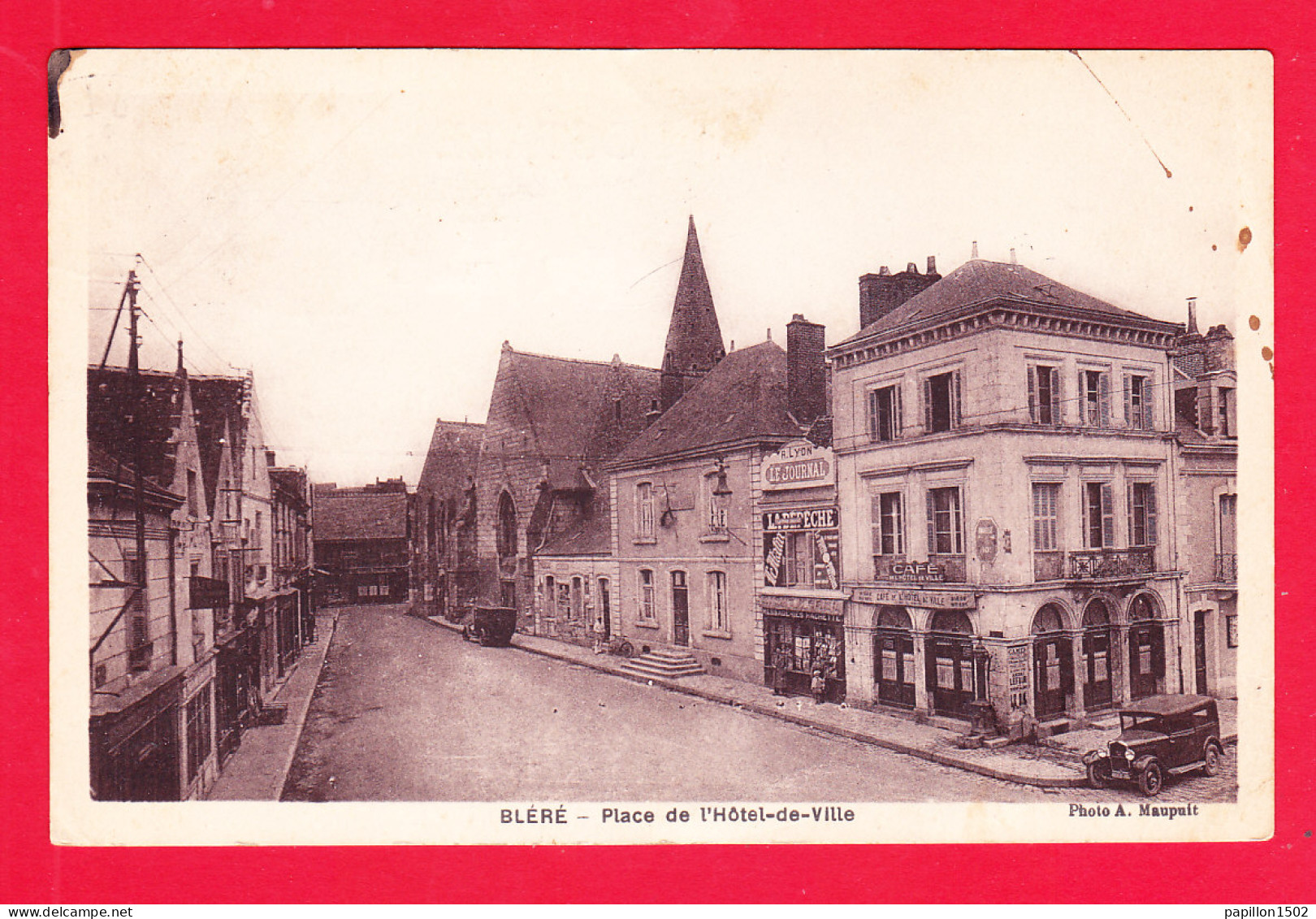 F-37-Blere-04Ph125  Place De L'hôtel De Ville, Vieille Voiture, Cpa  - Bléré