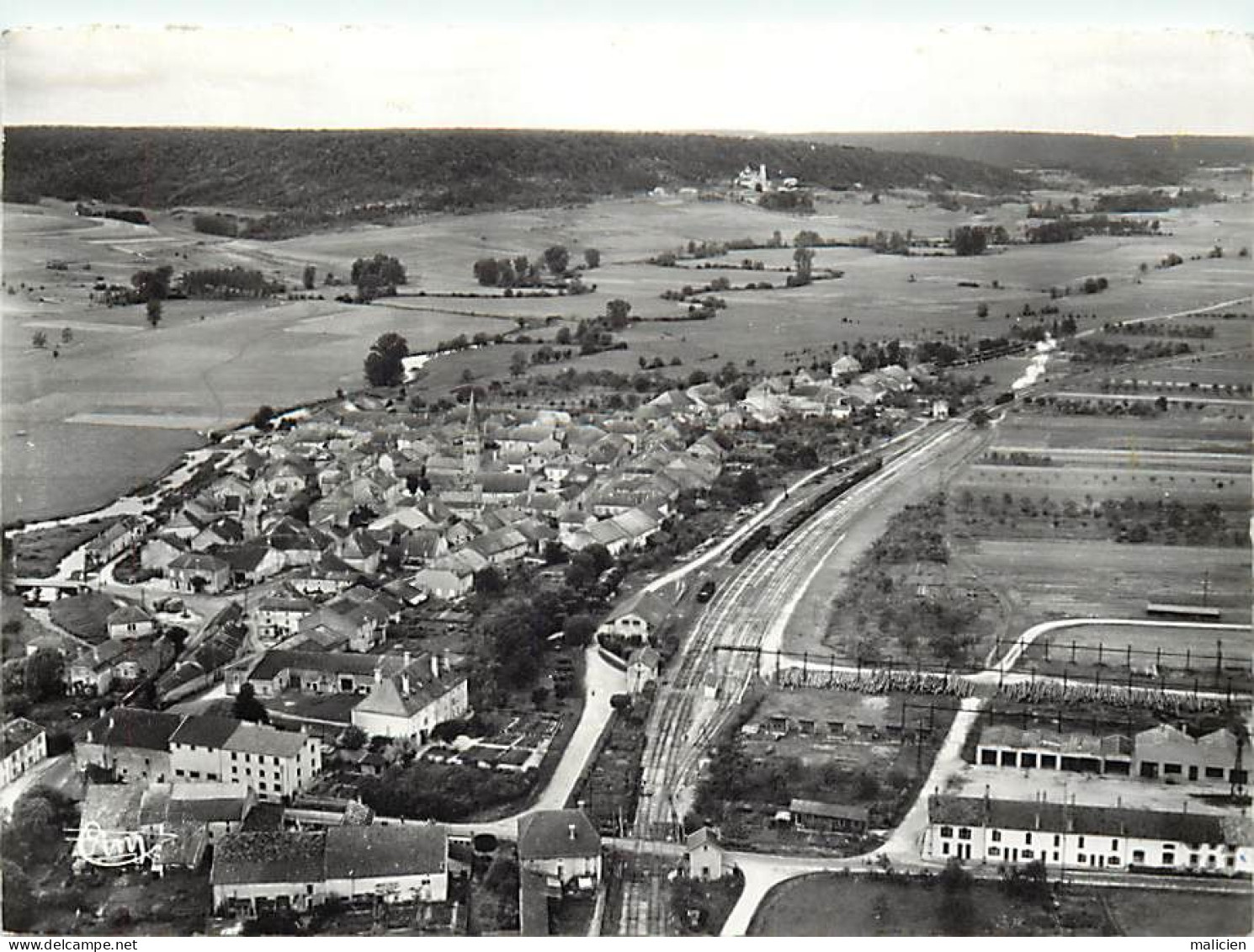 Gd Format -ref-AD431- Vosges - Coussey - Vue Panoramique Aerienne - Basilique Nationale Ste Jeanne D Arc - - Coussey