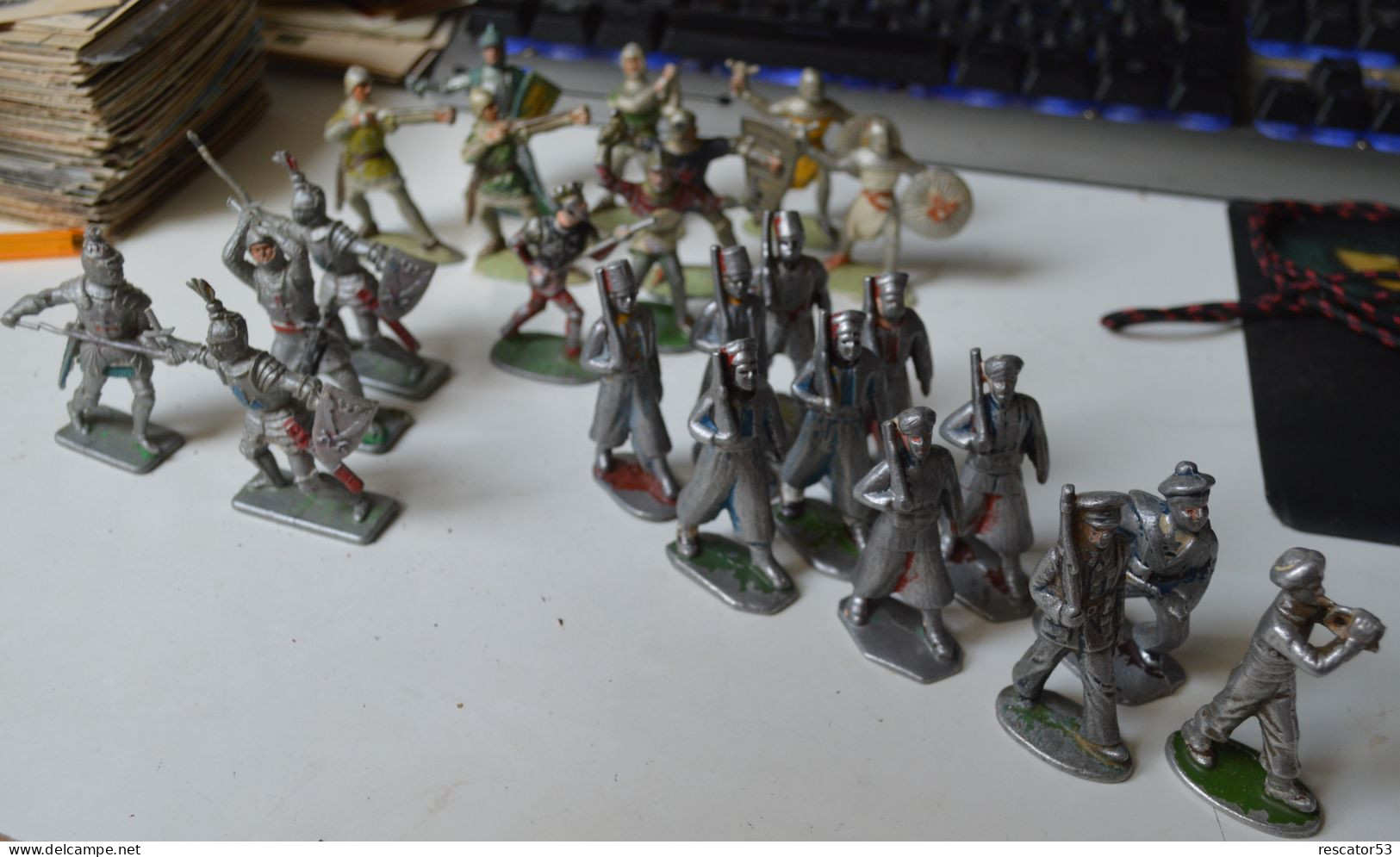 Lot De 24 Soldats Et Chevaliers Quiralu , Starlux Et Crescent Toys - Quiralu